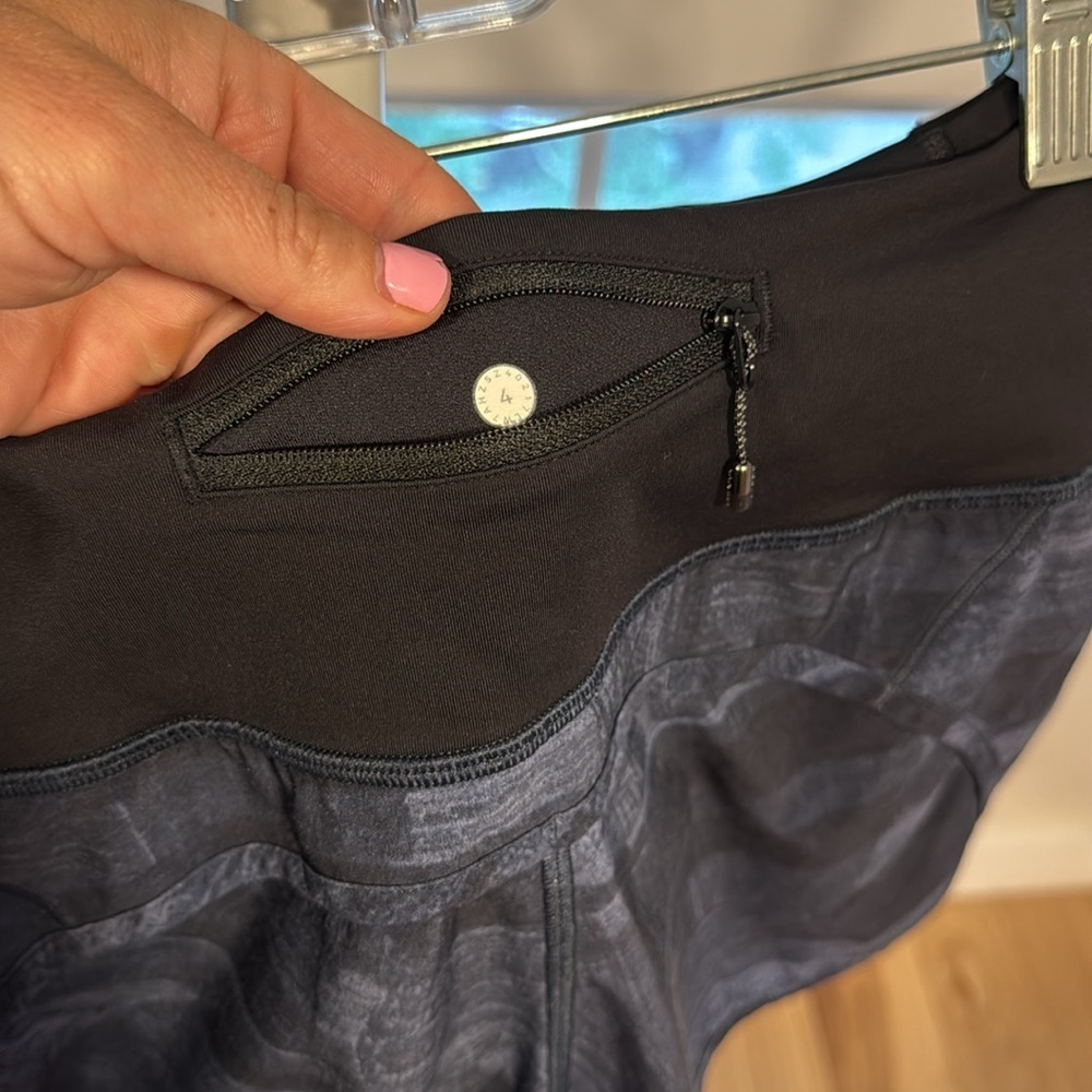 Lululemon Run Speed Short 4-way Stretch, Size 4 - Picture 5 of 5